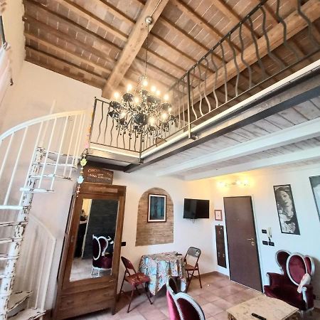 L'Ora Delle Streghe B&B Centralissimo Λιβόρνο Εξωτερικό φωτογραφία