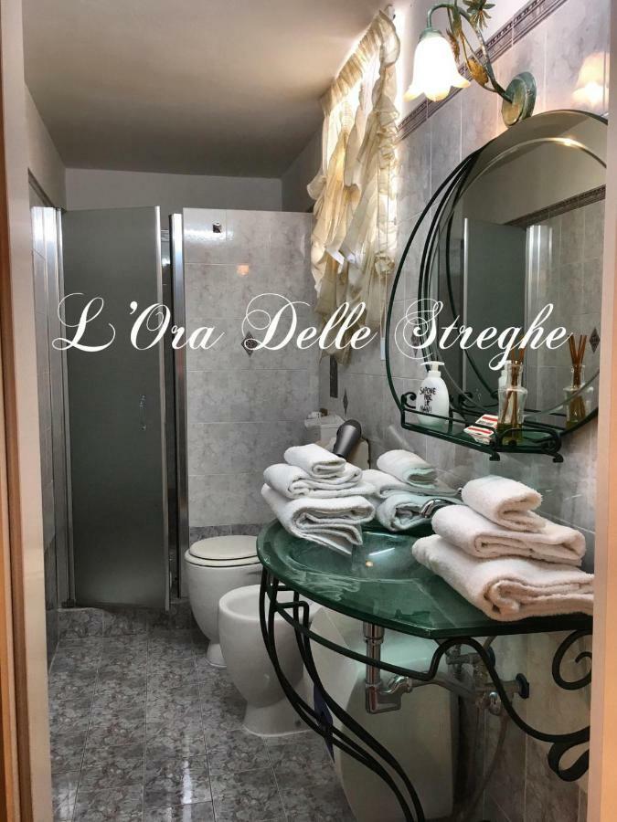 L'Ora Delle Streghe B&B Centralissimo Λιβόρνο Εξωτερικό φωτογραφία